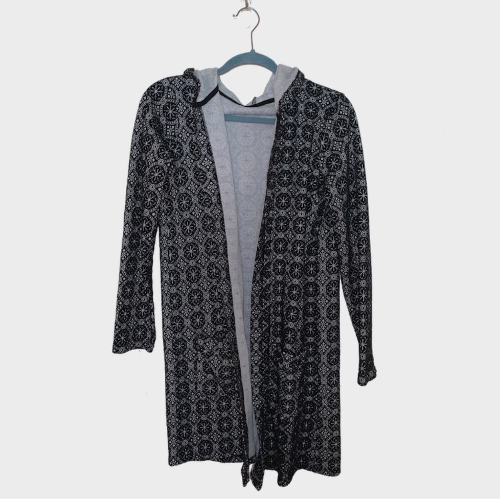 Gothic Black and White Patterned Throw With Hood